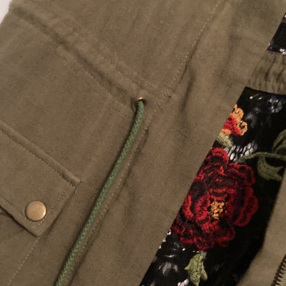 Cargo vest with pockets - Picture 4 of 7